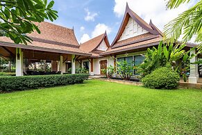 Champagne Pool Villa