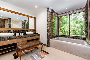 Champagne Pool Villa