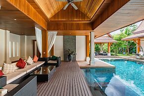 Champagne Pool Villa