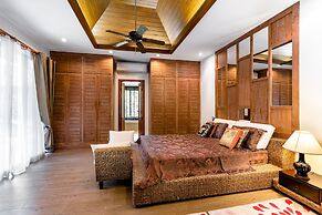 Champagne Pool Villa