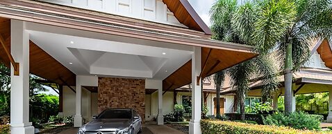 Champagne Pool Villa