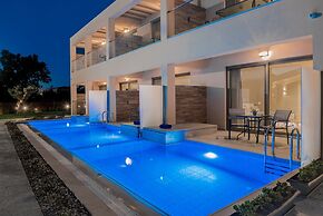 Mystique Luxury Suites & Maisonettes