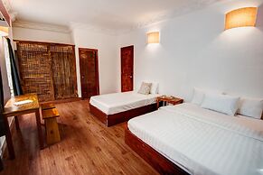 Mad Monkey Phnom Penh - Hostel