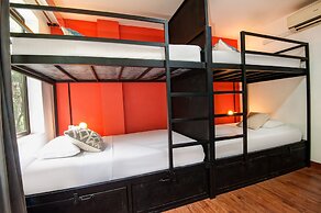 Mad Monkey Phnom Penh - Hostel