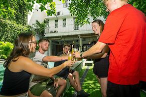 Mad Monkey Phnom Penh - Hostel