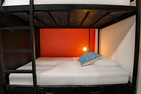 Mad Monkey Phnom Penh - Hostel