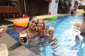 Mad Monkey Phnom Penh - Hostel