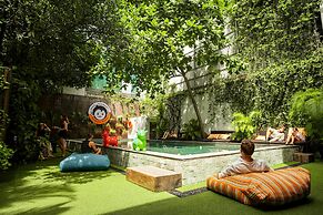 Mad Monkey Phnom Penh - Hostel