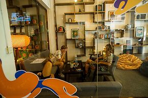 Mad Monkey Phnom Penh - Hostel