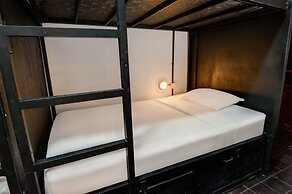 Mad Monkey Phnom Penh - Hostel