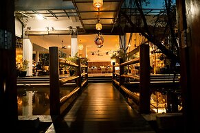 Mad Monkey Phnom Penh - Hostel