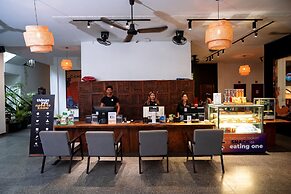 Mad Monkey Phnom Penh - Hostel