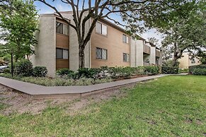 Dog Friendly Forest Ridge Condo Close to Beach by RedAwning