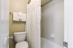 Dog Friendly Forest Ridge Condo Close to Beach by RedAwning