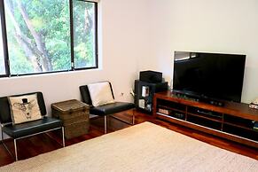 Spacious 3 Bedroom Apartment 20 Min To The CBD