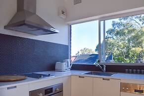 Sun-drenched 1 Bed Studio Apartment In Newtown