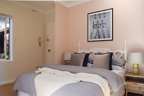 Sun-drenched 1 Bed Studio Apartment In Newtown