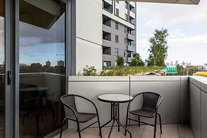 Modern 1 Bedroom in Tranquil Parklands