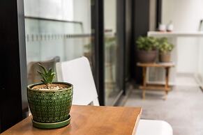 Eclectic 1 Bedroom South Yarra Hideaway