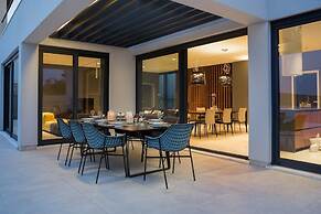 Ultraluxury Villa Elyzeum