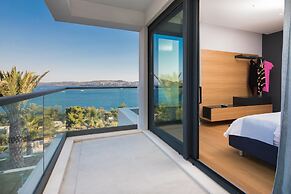 Ultraluxury Villa Elyzeum