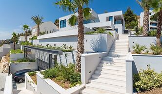 Ultraluxury Villa Elyzeum