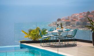 Luxury Villa Riva with Infinity Pool