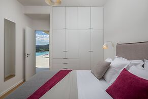 Villa Radun Home with Grand Heated Pool