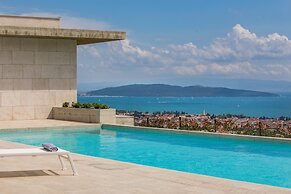 Villa Radun Home with Grand Heated Pool