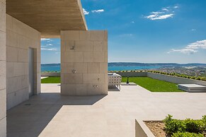 Villa Radun Home with Grand Heated Pool