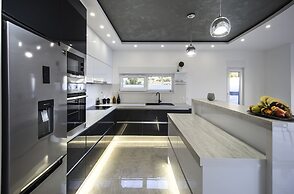 Luxury Villa High Hopes with Pool