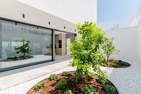 Luxury Villa Luna with Swimming Pool