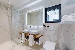 Luxury Villa Luna with Swimming Pool