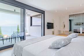 Luxury Villa Luna with Swimming Pool