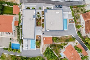 Luxury Villa Luna with Swimming Pool