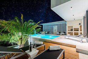 Luxury Villa Luna with Swimming Pool