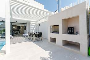 Luxury Villa Soleil with Swimming Pool