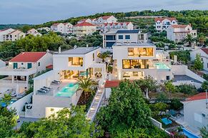 Luxury Villa Soleil with Swimming Pool