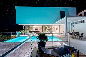 Luxury Villa Soleil with Swimming Pool