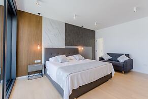 Luxury Villa Soleil with Swimming Pool