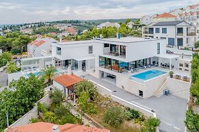 Luxury Villa Soleil with Swimming Pool