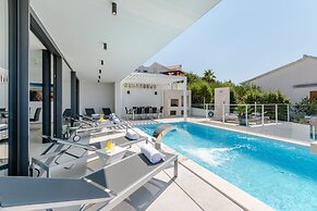 Luxury Villa Soleil with Swimming Pool