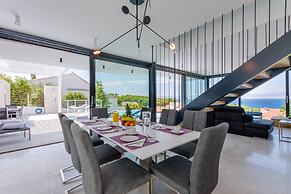 Luxury Villa Soleil with Swimming Pool