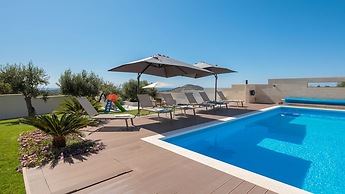 Luxury Villa Cinderella with Swimming Pool