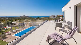 Luxury Villa Cinderella with Swimming Pool