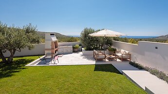 Luxury Villa Cinderella with Swimming Pool