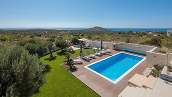 Luxury Villa Cinderella with Swimming Pool