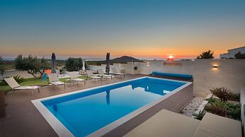 Luxury Villa Cinderella with Swimming Pool