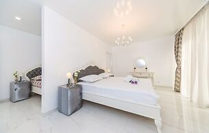 Beachfront Villa Baronessa with Pool