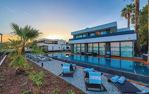 Beachfront Villa Baronessa with Pool